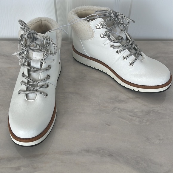 ✨NWT✨ Cliffs by White Mountain Booties - Picture 3 of 8